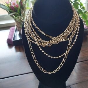 🆕️VINTAGE Gold colored chain and ball necklace/B1